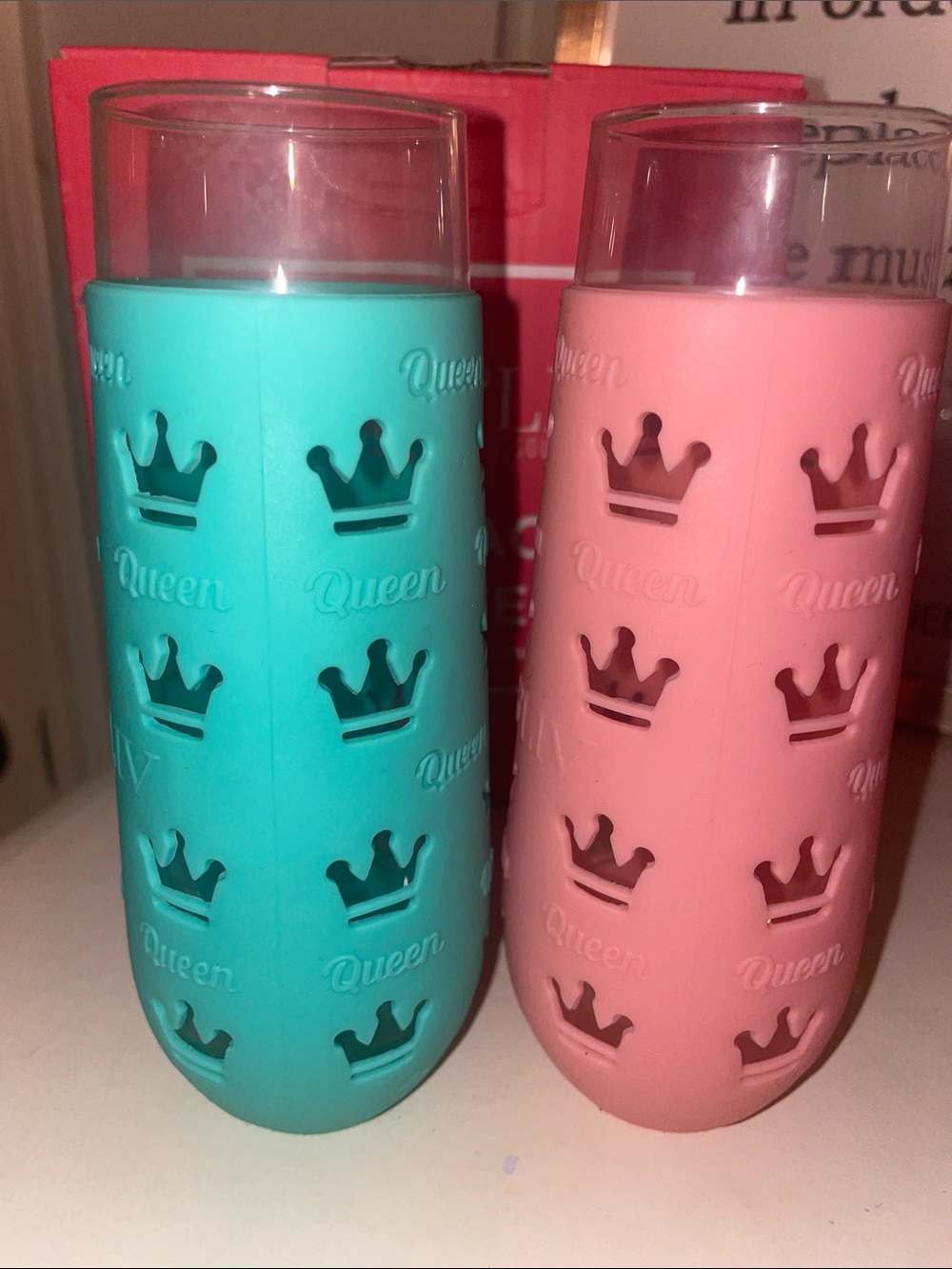 Izzy and Liv Champagne Flute with Silicone Sleeve Pair - Teal and Pink